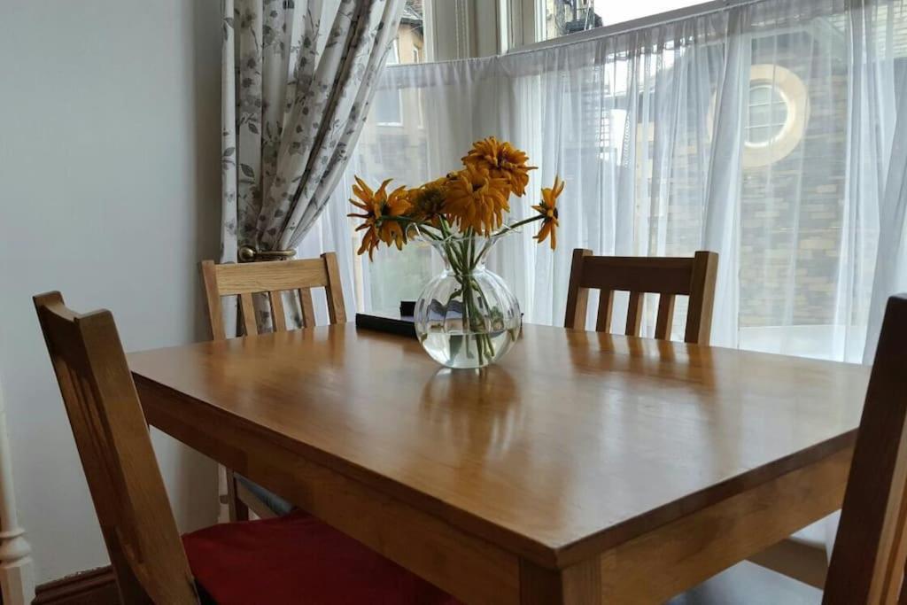 Lyndale Self-Catering Apartment Sleeps 4 วินเดอร์เมียร์ ภายนอก รูปภาพ