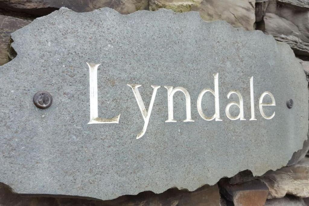 Lyndale Self-Catering Apartment Sleeps 4 วินเดอร์เมียร์ ภายนอก รูปภาพ